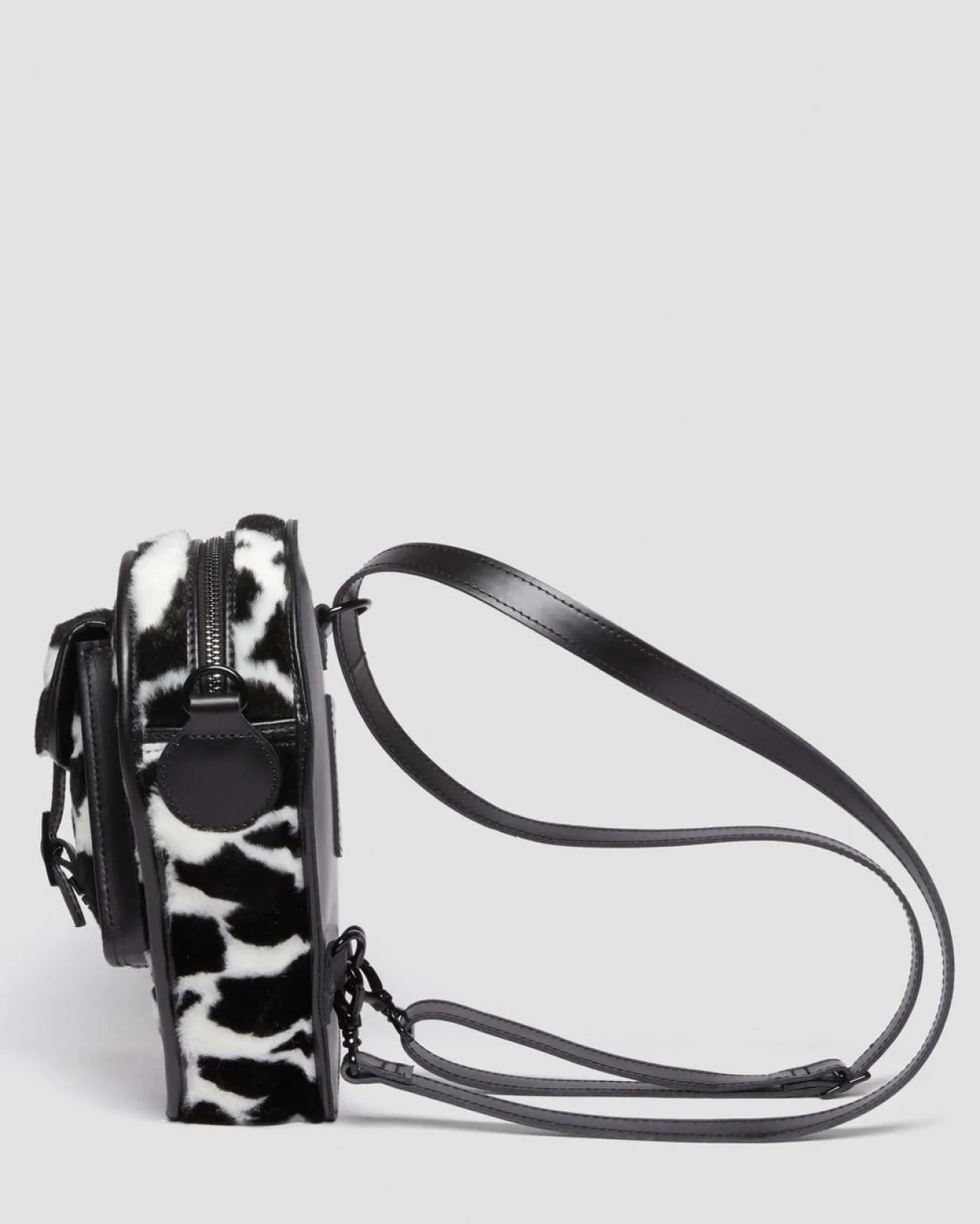 Dr. Martens Sac En Forme De Cœur En Imprimé Vache BLACK+WHITE — Cow Print + Kiev Fashion