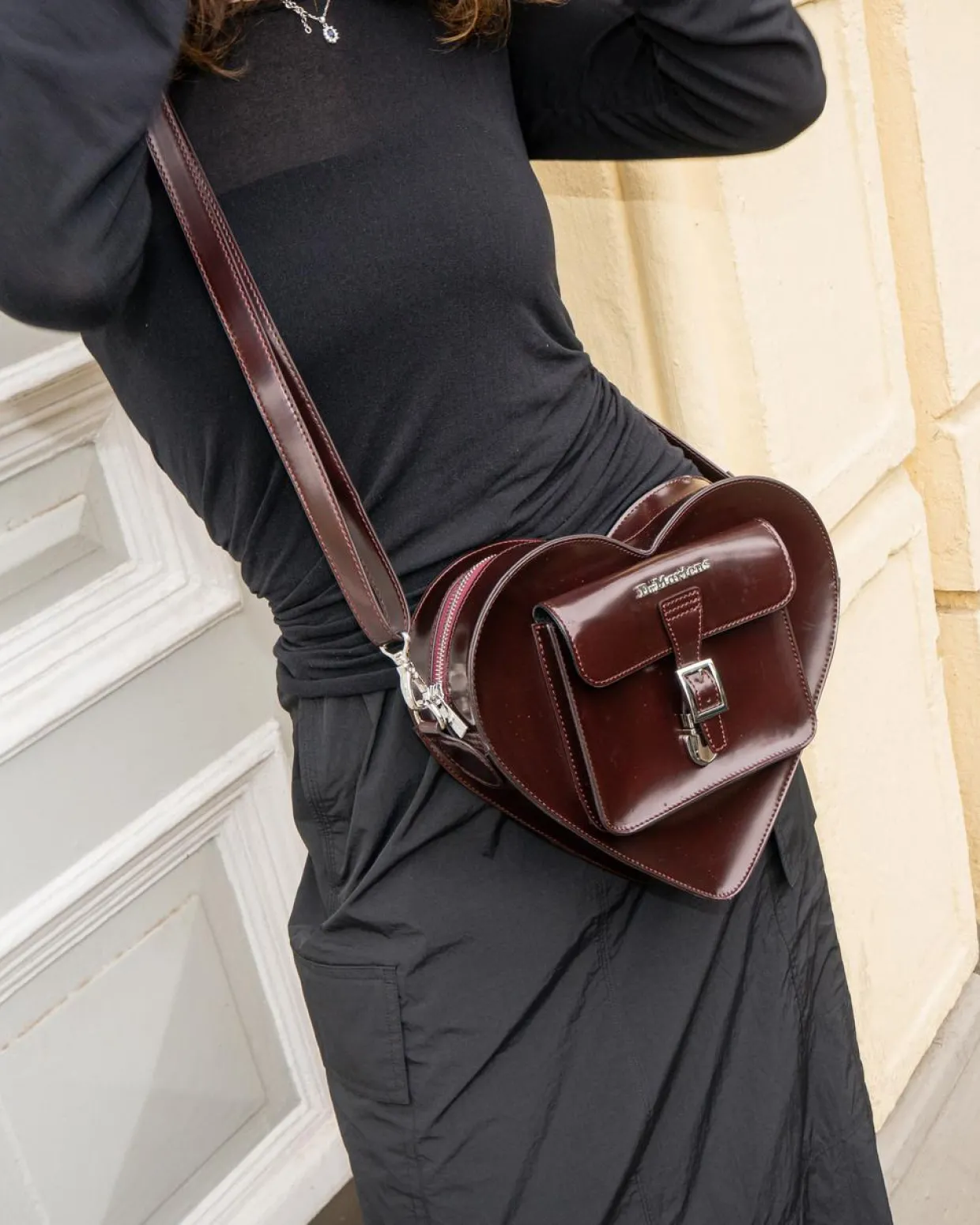 Dr. Martens Sac En Forme De Cœur Vegan Rouge Cherry Red — Oxford Rub Off Shop