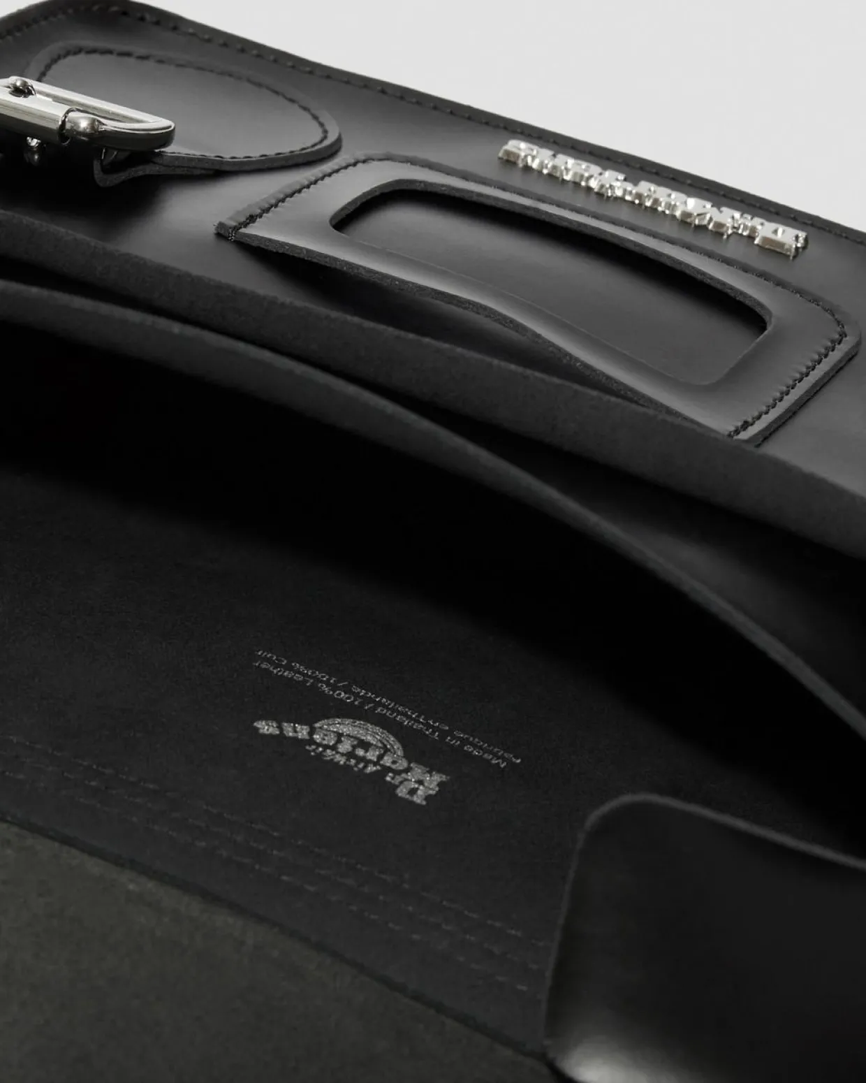 Dr. Martens Sacoche Kiev En Cuir Smooth 28 Cm Noir — Kiev & Smooth Cheap