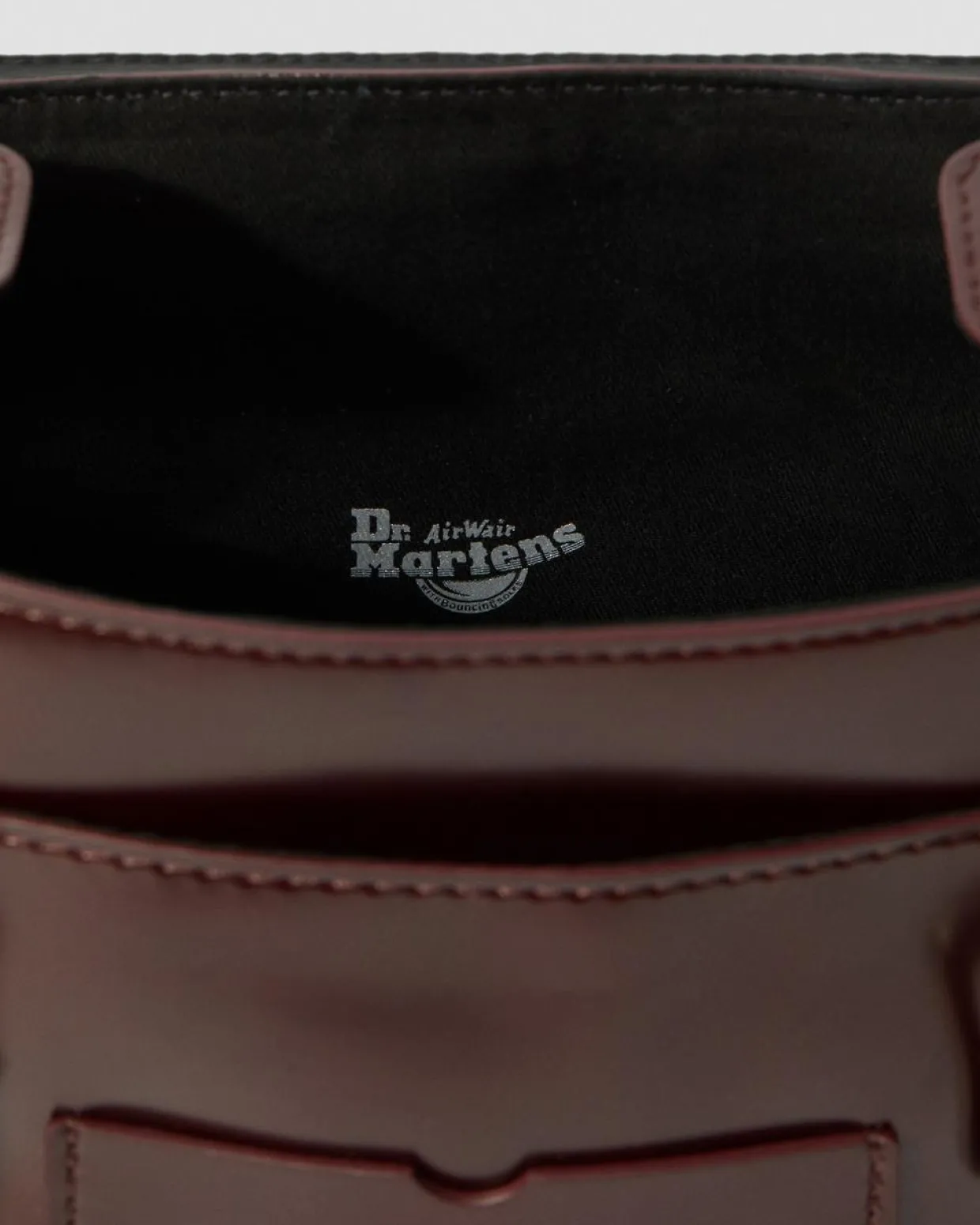 Dr. Martens Sacoche Vegan 28 Cm Rouge Cherry Red — Oxford Rub Off Discount