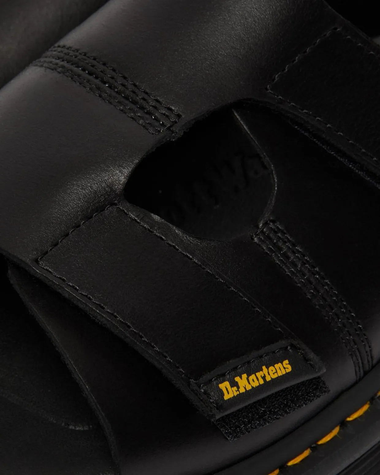 Dr. Martens Sandales Claquettes Daxton En Cuir Noir — Brando Best