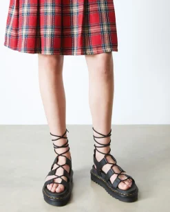 Dr. Martens Sandales Nartilla En Cuir Hydro à Lacets Noir — Hydro Leather Outlet