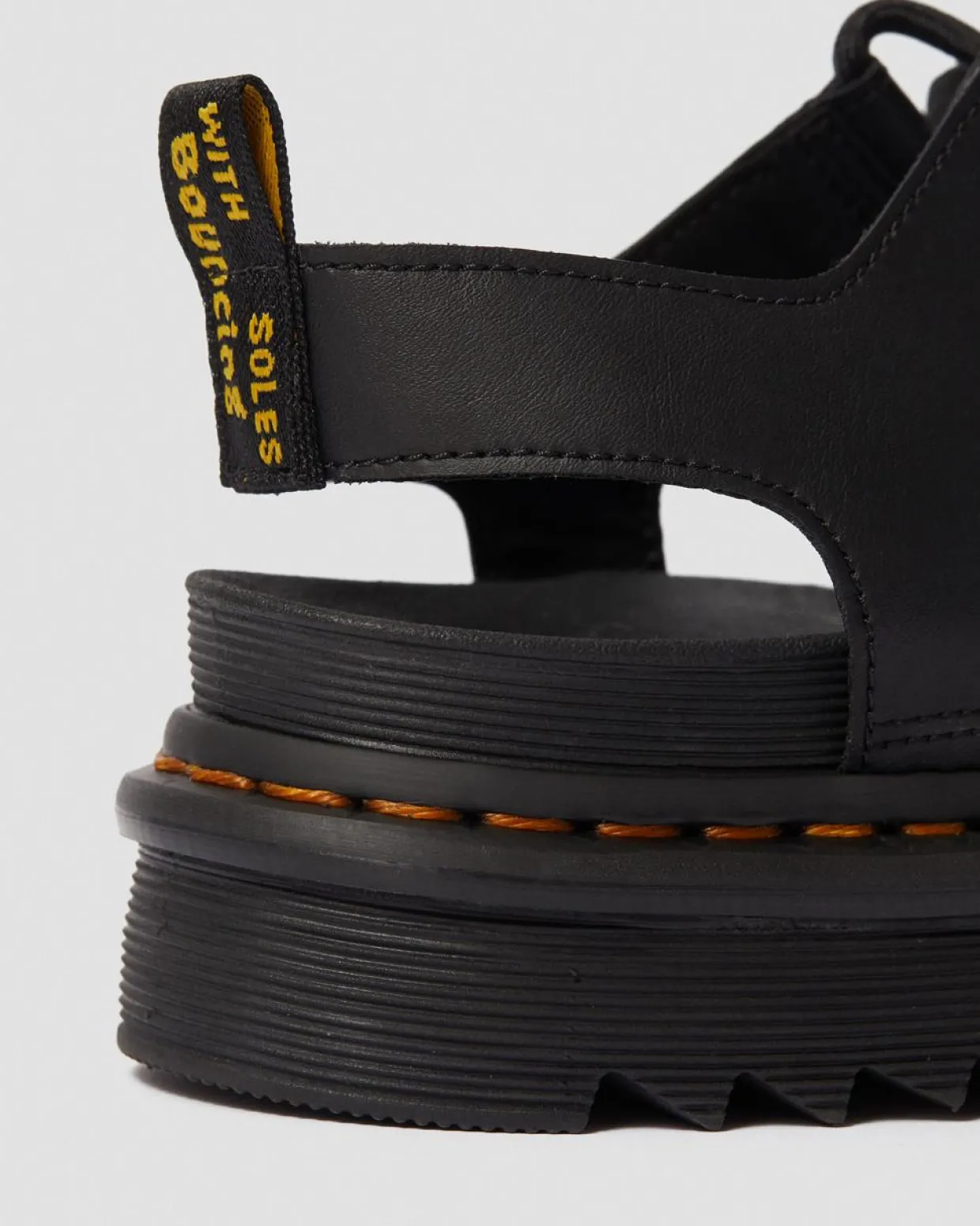 Dr. Martens Sandales Nartilla En Cuir Hydro à Lacets Noir — Hydro Leather Outlet