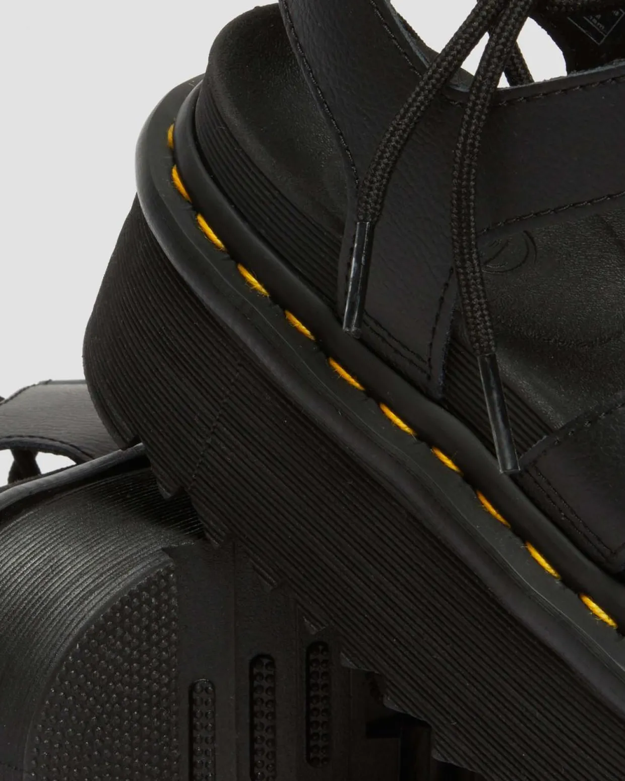 Dr. Martens Sandales Plateformes En Cuir Nartilla Noir — Athena Online