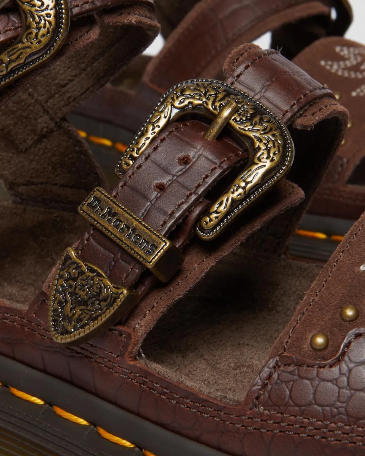 Dr. Martens Sandales Plateformes Gryphon Gothic Americana En Cuir Dark Brown — Classic Pull Up Reptile Emboss+ E.H.Suede Sale