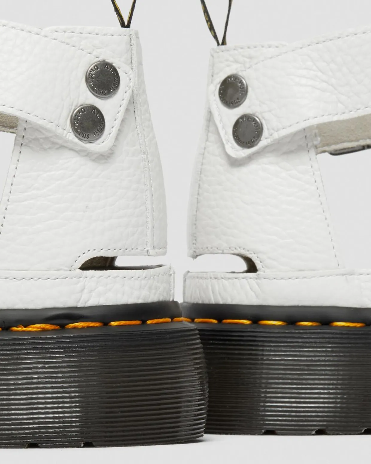 Dr. Martens Sandales Plateformes Quad Clarissa II En Cuir Milled Nappa Blanc — Milled Nappa Shop