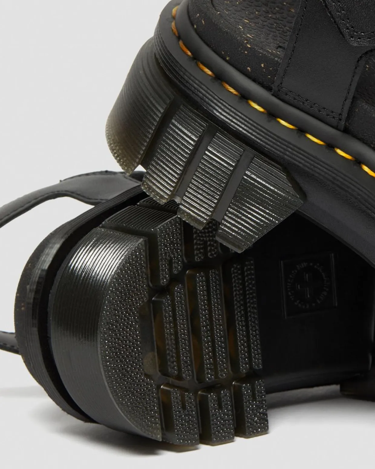 Dr. Martens Sandales Plateformes Ricki En Cuir Nappa Lux à 3 Brides Noir — Nappa Lux Fashion