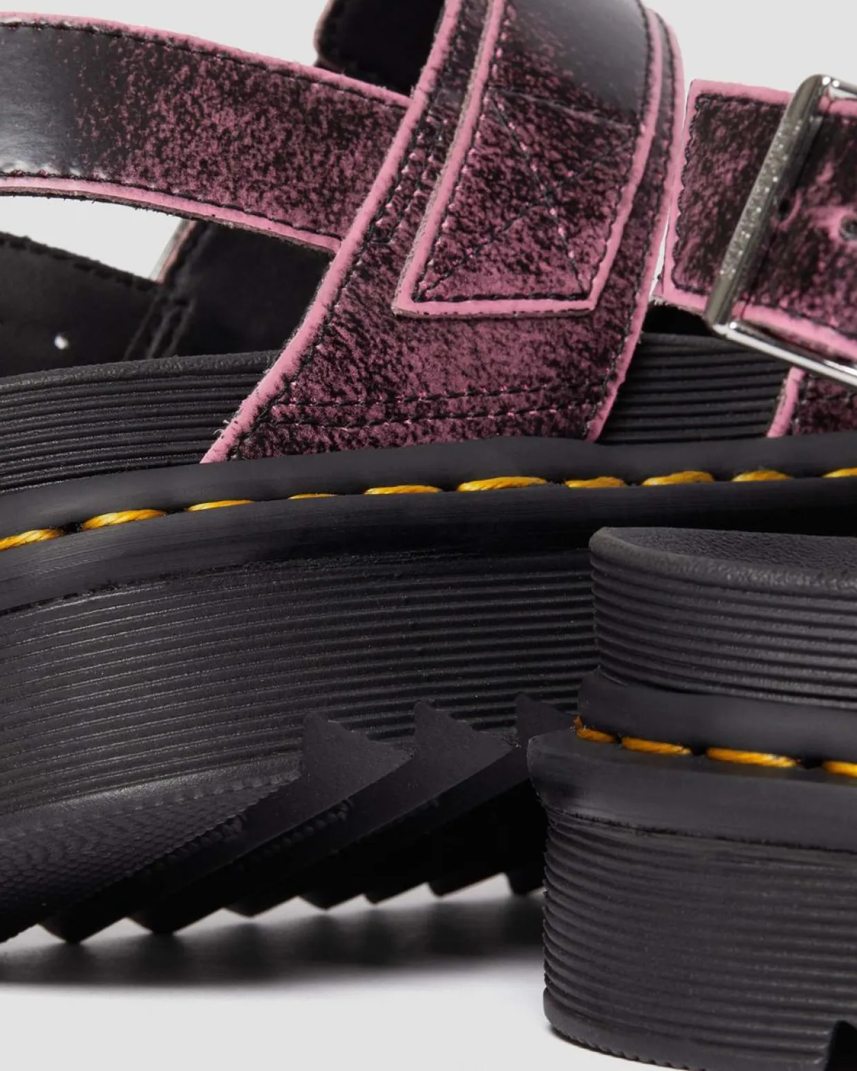 Dr. Martens Sandales Plateformes Voss II En Cuir Effet Vieilli Black+Fondant Pink — Two Tone Rub Off Hot