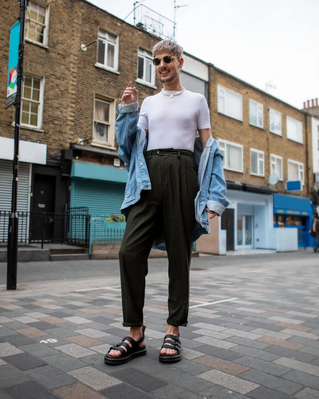 Dr. Martens Sandales Soloman En Cuir Hydro à Brides Noir — Hydro Leather Flash Sale
