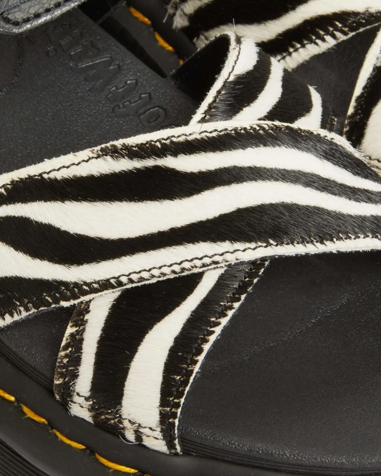 Dr. Martens Sandales Voss II En Hair-On à Imprimé Zèbre BLACK+ZEBRA PRINT Outlet